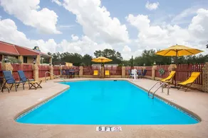 Days Inn by Wyndham Lake City - Pool