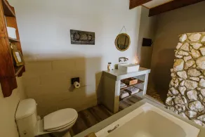 The Stables Accommodation - Bathroom