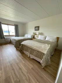 Hygge Inn & Suites - Room
