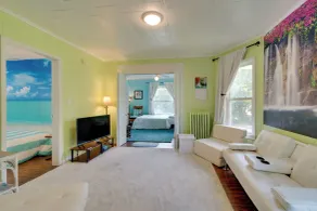 2 Miles to Dtwn! Idyllic Rochester Apt w/ Hot Tub - Intérieur