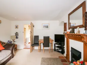 Flint Cottage - Living room