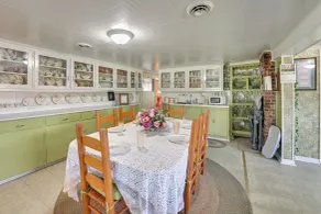 Hike & Fish: Rustic, Timeless Mckee Home w/ Yard - Innenbereich