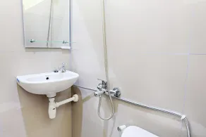Hotel O Jinan Makassar - Bathroom