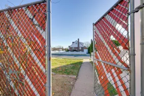 Lovely Elmont Apartment - Walk to Bus Stop! - Interior