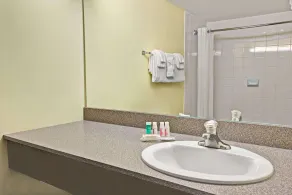 Super 8 by Wyndham Barrie South - Salle de bain