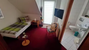 Marleen`s Bar und Zimmer - Habitación