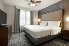 Homewood Suites by Hilton Burlington - Chambre