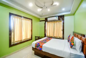 Fabhotel The Seven Wonders - Room