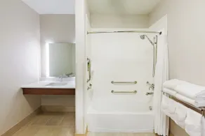 Holiday Inn Express & Suites - Lenexa - Overland Park Area by IHG - Banheiro