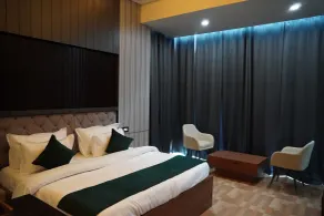 Green Sarovar Hotel & Restaurant - Chambre