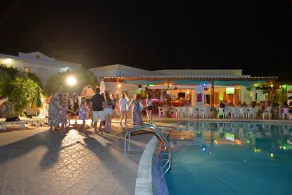 Fili Hotel Apartments - Piscina