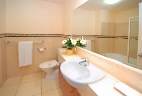 Magnolia Lane Apartments - Bathroom