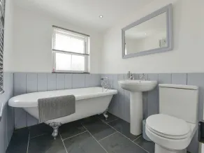2 Trerise Cottage - Bathroom