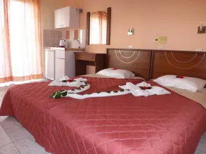 Leonidas Hotel & Studios - Chambre