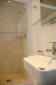 Santorini Guesthouse - Bathroom
