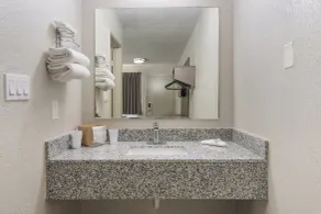 Red Roof Inn Fort Worth South - Baño
