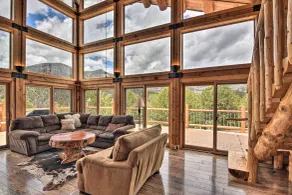 Spacious, Luxe Cabin w/ Mtn Views, Sauna & More! - Innenbereich