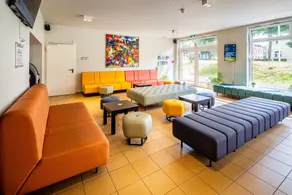 a&o Weimar - Lobby sitting area