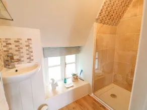 Honeysuckle Cottage - Badezimmer