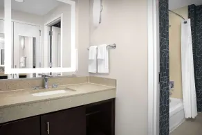 Homewood Suites by Hilton Dallas Downtown, TX - Salle de bain