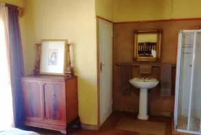 Fox & Squirrel - Bathroom