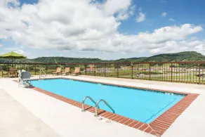 Days Inn & Suites by Wyndham Sutton Flatwoods - Pool