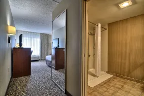 Clarion Inn & Suites Cortland - University Area - Salle de bain