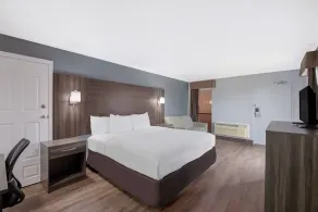 Econo Lodge Austin North near The Domain - Room