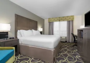 Holiday Inn Express Hotel & Suites Ames by IHG - Room