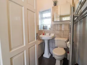 4 Pembroke Street - Bathroom