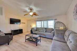 9 Mi to Ecu: Pet-friendly Greenville Home w/ Deck - Interiør