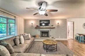 Sunroom, Fire Pit + Sauna: Lake Locust Village Gem - Innenbereich