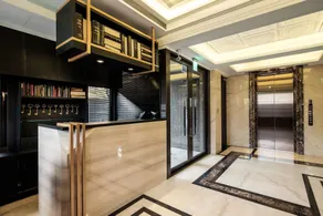 Chez Nous - Lobby