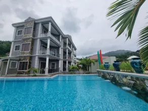 Phoenix Apartments - Outdoor pool