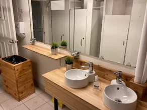The Cambie Hostel Seymour - Bathroom