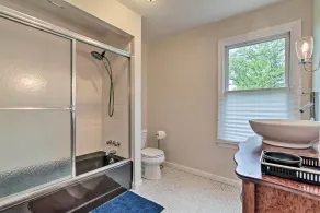 Millburn House w/ Deck - Walk to NYC Transit! - Salle de bain