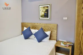 V House 5 Serviced Apartment - Room