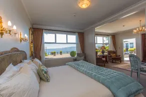 On The Point - Lake Rotorua - Chambre