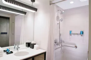 Aloft by Marriott Chicago Mag Mile - Bathroom
