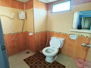 OYO 75506 Ratchapruek Apartment Suphanburi - Baño