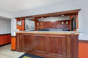 Super 8 by Wyndham Johnson City - Hall