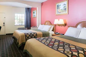 Super 8 by Wyndham Stafford Sugarland Area - Room