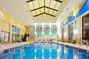 Crowne Plaza Englewood by IHG - Pool