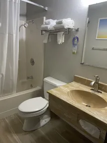 Days Inn by Wyndham Warrensburg - Salle de bain