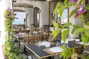 La Siesta Hotel & Beach Resort - Restaurant