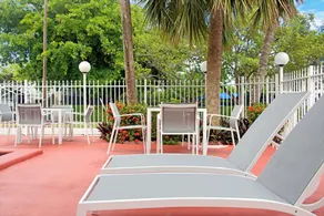 Travelodge by Wyndham Fort Lauderdale - Basseng