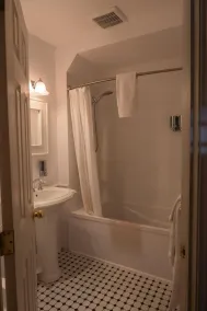 Une Fleur au Bord de l'Eau - Baño