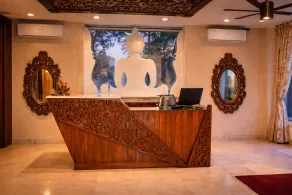 Hotel Saheb's Castle - Best Mountain View & Jacuzzi Suites, McLeodganj - Reception