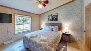 Whispering Pines - Room