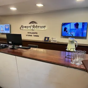 Howard Johnson Hotel & Suites La Cañada Córdoba - Recepción